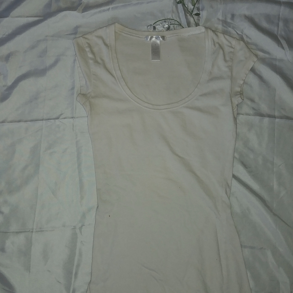 White v-neck t-shirt